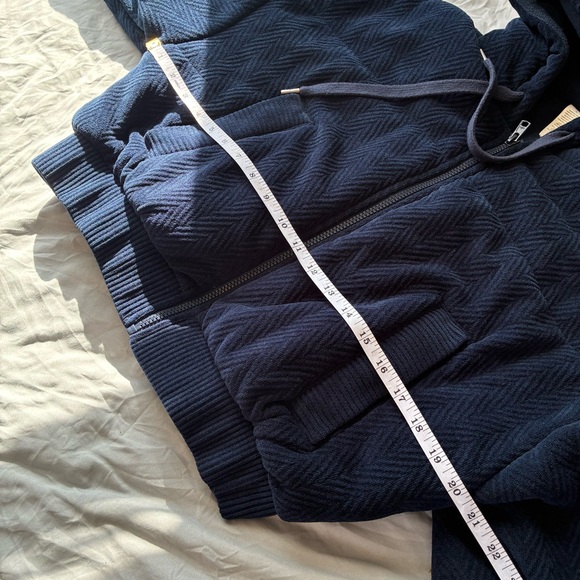 Alo Yoga Cropped Cozy Day Full Zip Jacket - Picture 16 of 17